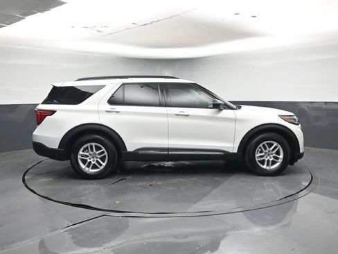 Used 2025 Ford Explorer Active w/ Active Comfort Package image 6