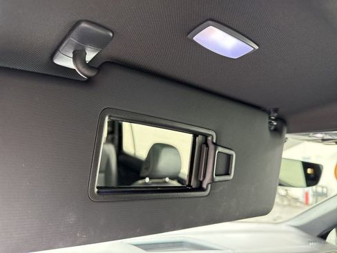 Used 2021 Volkswagen Tiguan SE R-Line image 31