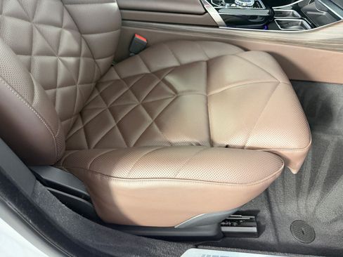 Used 2023 BMW 740i RWD image 33