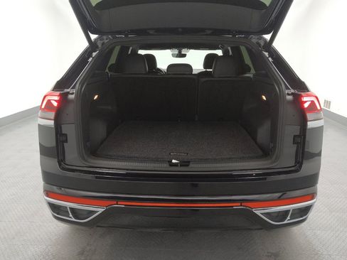 Used 2021 Volkswagen Atlas Cross Sport SE image 29