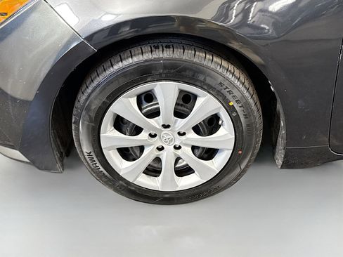 Used 2021 Toyota Corolla LE image 37