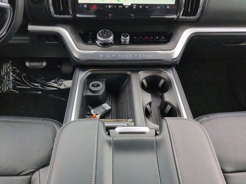 New 2025 Ford Expedition Platinum w/ Stealth Performance Package image 19