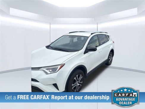 Used 2016 Toyota RAV4 LE FWD image 2