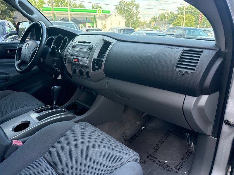 Used 2010 Toyota Tacoma 4x4 Access Cab V6 w/ TRD Off-Road Pkg image 16