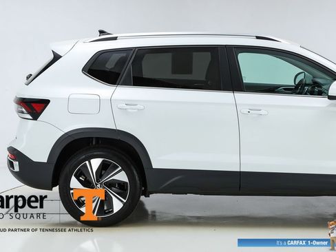 Used 2025 Volkswagen Taos SE w/ Panoramic Sunroof Package image 11