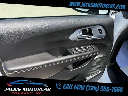 Used 2026 Chrysler Pacifica Limited FWD image 22