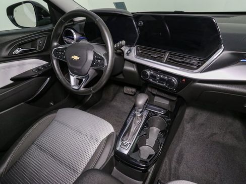 Used 2024 Chevrolet Trax LT w/ Driver Confidence Package image 17