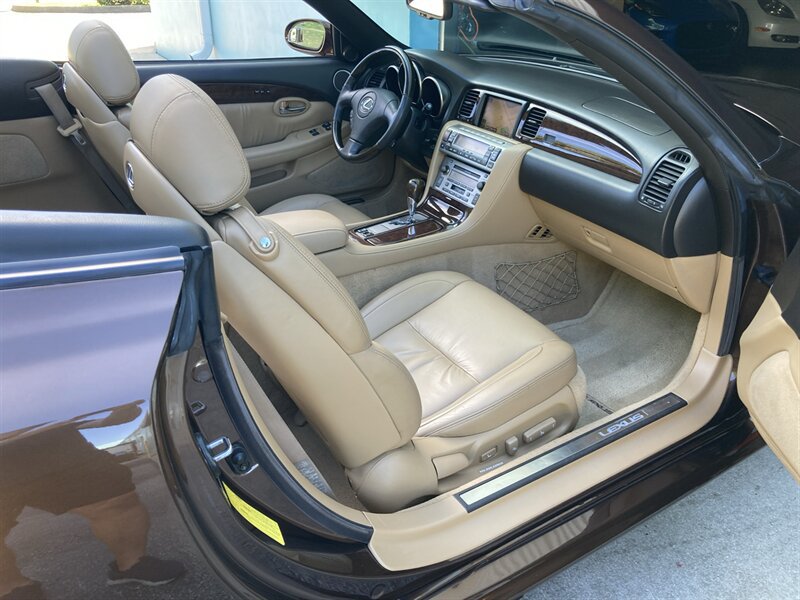 Used 2007 Lexus SC 430 Convertible RWD image 17