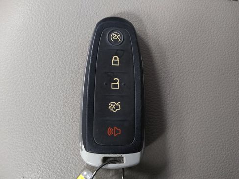 Used 2015 Ford C-MAX Energi SEL w/ Equipment Group 301A FWD image 32