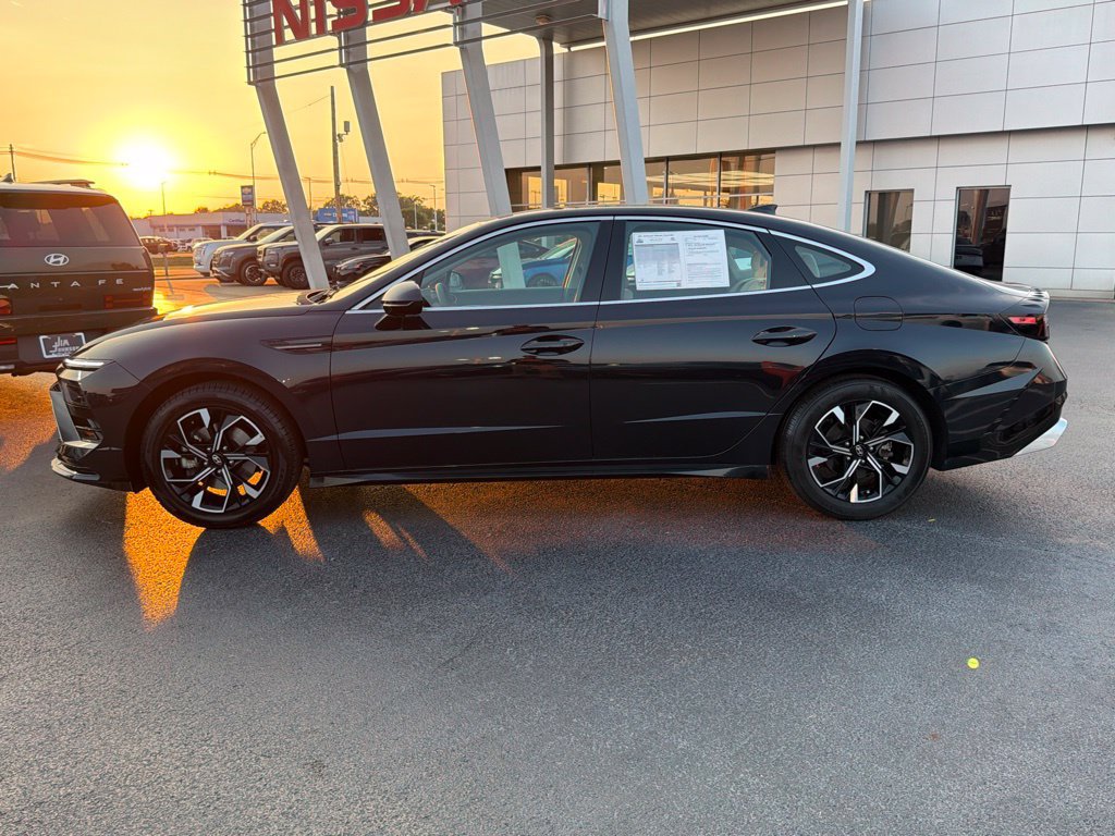 Used 2025 Hyundai Sonata SEL FWD image 2