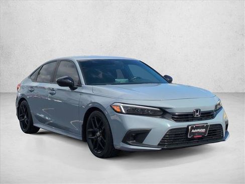 Used 2023 Honda Civic Sport image 3