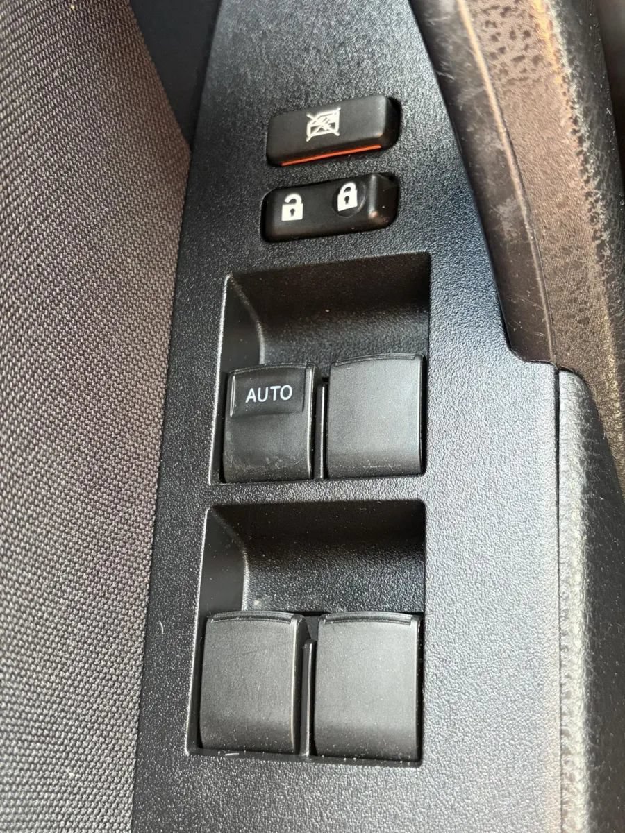 Used 2018 Toyota Corolla LE FWD image 28