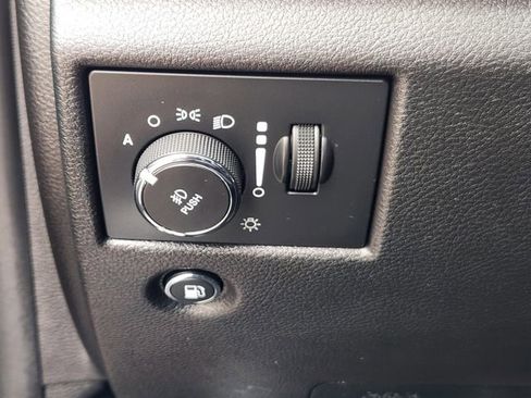 Used 2019 Jeep Grand Cherokee High Altitude RWD image 19