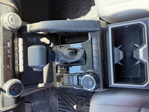 Used 2025 Toyota 4Runner SR5 AWD/4WD image 15