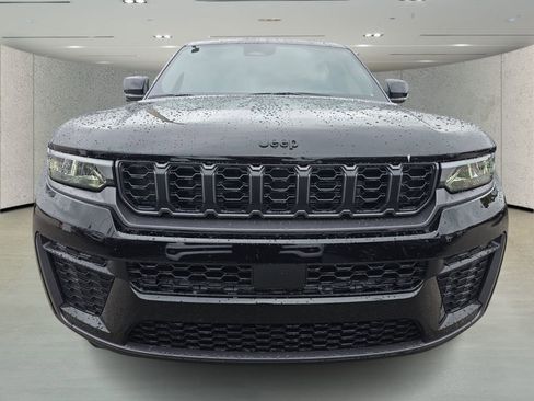 New 2026 Jeep Grand Cherokee Altitude AWD/4WD image 2