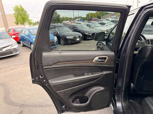 Used 2014 Jeep Grand Cherokee Overland AWD/4WD image 16