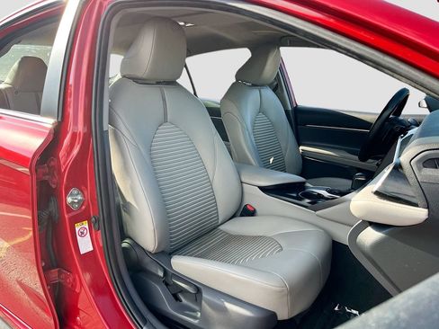 Used 2019 Toyota Camry SE FWD image 24