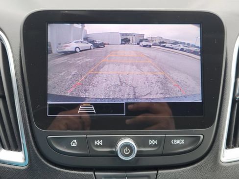 Used 2021 Chevrolet Malibu LT FWD image 13