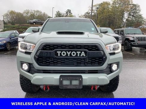 Used 2022 Toyota Tacoma TRD Sport w/ Technology Package image 2