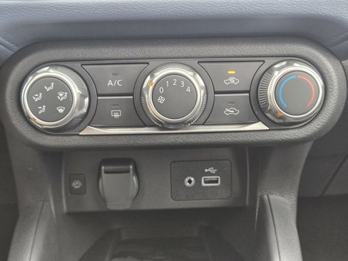 New 2025 Nissan Versa SV image 17