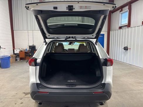 Used 2020 Toyota RAV4 XLE w/ Convenience Package AWD/4WD image 19