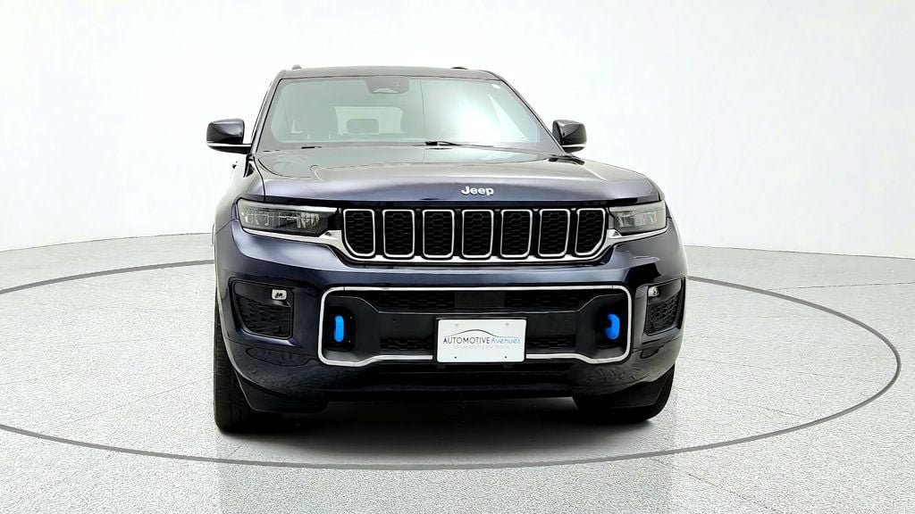 Used 2023 Jeep Grand Cherokee Overland AWD/4WD image 2