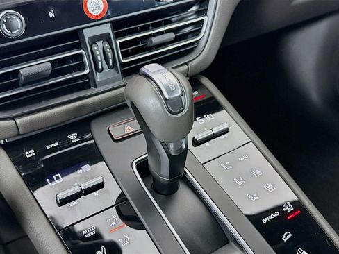 Certified 2026 Porsche Macan AWD/4WD image 20