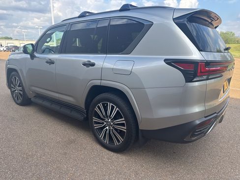 Certified 2024 Lexus LX 600 4WD w/ Appearance Package image 5