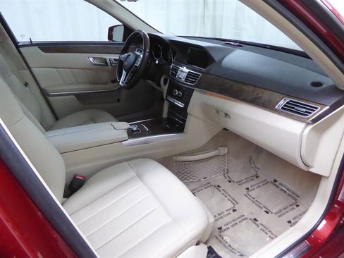 Used 2014 Mercedes-Benz E 350 4MATIC Sedan image 26