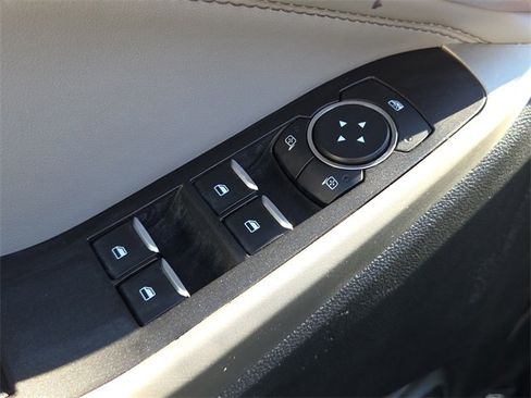 Used 2022 Ford Explorer XLT w/ Equipment Group 202A image 18