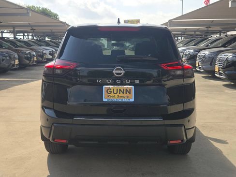 Certified 2025 Nissan Rogue SV FWD image 4