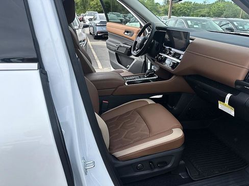 Certified 2026 Nissan Pathfinder Platinum w/ Cargo Package FWD image 17
