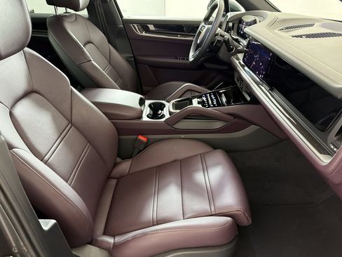 Certified 2024 Porsche Cayenne S AWD/4WD image 25