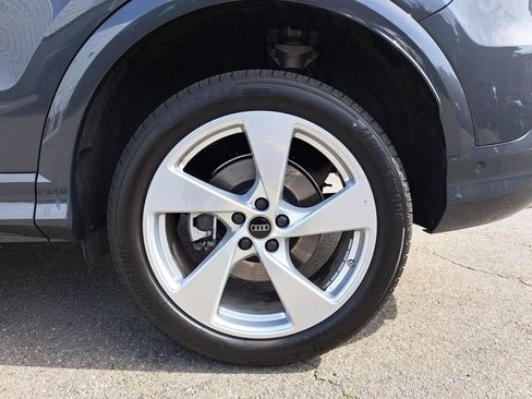 Certified 2025 Audi Q5 2.0T Premium Plus w/ Premium Plus image 37