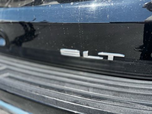 Used 2023 GMC Yukon XL SLT w/ SLT Premium Package AWD/4WD image 17