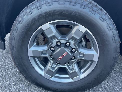 Used 2025 GMC Sierra 2500 SLT w/ SLT Premium Package AWD/4WD image 16
