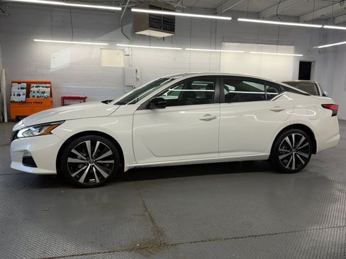 Used 2021 Nissan Altima 2.5 SR w/ SR Premium Package AWD/4WD image 12