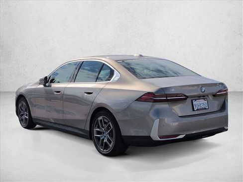 Used 2025 BMW i5 eDrive40i w/ Premium Package image 8