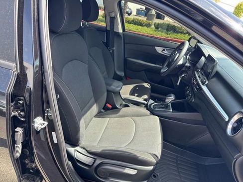 Used 2022 Kia Forte LXS w/ LXS Technology Package FWD image 10