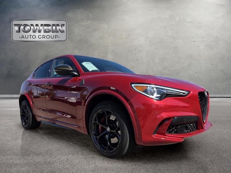Used 2018 Alfa Romeo Stelvio Quadrifoglio w/ Driver Assist Dynamic Package AWD/4WD image 2