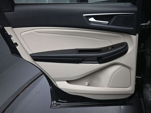 Used 2019 Ford Edge Titanium w/ Cold Weather Package image 18