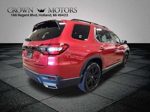 Certified 2025 Honda Pilot Black Edition image 3