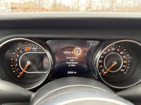 Used 2022 Jeep Wrangler Unlimited Sahara w/ Cold Weather Group image 17