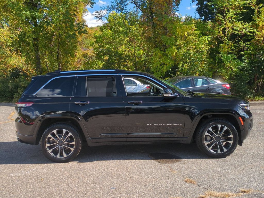 Used 2022 Jeep Grand Cherokee Overland w/ Luxury Tech Group IV AWD/4WD image 3