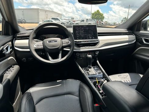 Used 2025 Jeep Compass Limited AWD/4WD image 10