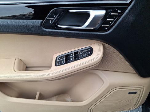 Used 2019 Porsche Macan image 12