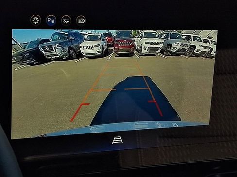Used 2025 Chevrolet Equinox LT FWD image 18