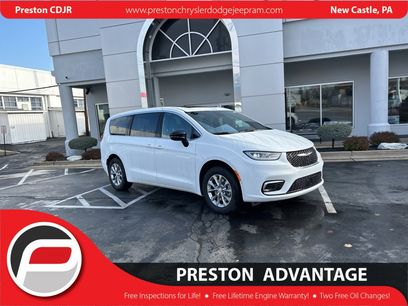 New 2026 Chrysler Pacifica Select