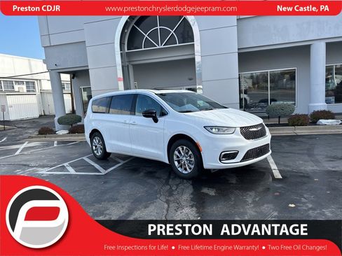 New 2026 Chrysler Pacifica Select AWD/4WD image 1