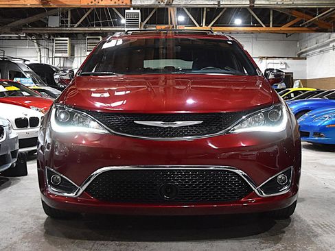 Used 2020 Chrysler Pacifica Limited FWD image 2